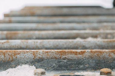 Eski paslı metal doku. Tafsilât-in kırık mekanizması ve soyulması boya.