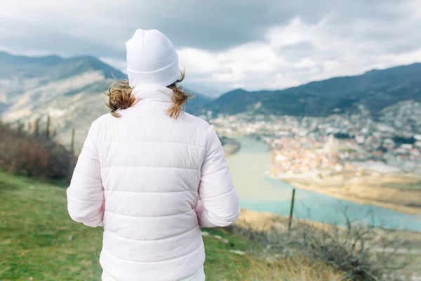 Ragazza Viaggiatore Blogger Una Splendida Vista Della Georgia Natura Viaggi — Foto Stock