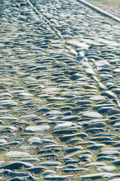 Textur Der Alten Pflastersteine Georgien Sonnenlicht Blendung Und Gras Auf — Stockfoto