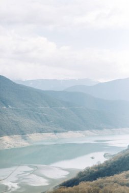 Ananuri haznesi, dawn ve mavi gökyüzü. Doğal yerler ve Etkinlikler.