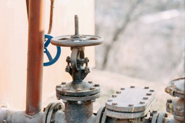 Doğal gaz musluklar ve borular. Çevresel sorunlar ve kirlilik.