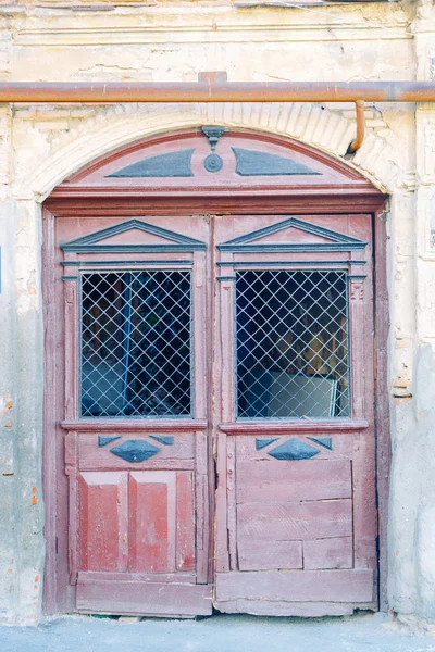Фасади Старих Іржавих Дверей Красиві Арки Зеленню Фортецях — стокове фото