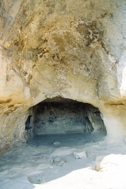 Gürcistan'ın eski kaleler. Manastır Uplistsikhe ve dağ manzarası.