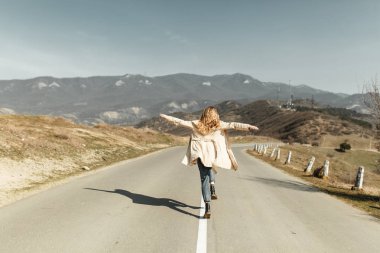 Kız seyahat blogger açık havada. Eski sermaye ve Jvari Manastırı, Georgia.