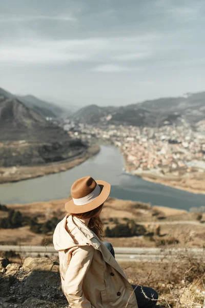 Ragazza Viaggio Blogger All Aperto Antica Capitale Monastero Jvari Georgia — Foto Stock