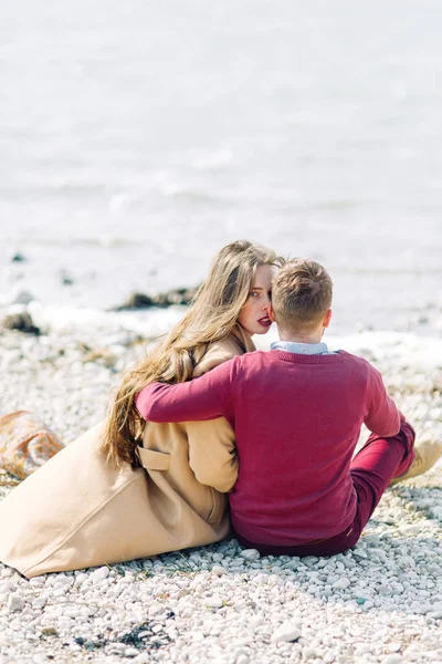 Ein Schönes Paar Reist Den Sehenswürdigkeiten Georgiens Liebesleben Der Natur — Stockfoto