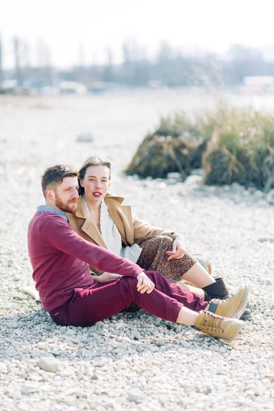 Una Hermosa Pareja Viaja Los Lugares Interés Georgia Lovestory Naturaleza — Foto de Stock