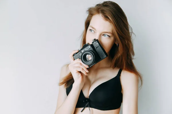 Menina Lingerie Com Uma Câmera Nas Mãos Blogueiro Capa Cartaz — Fotografia de Stock