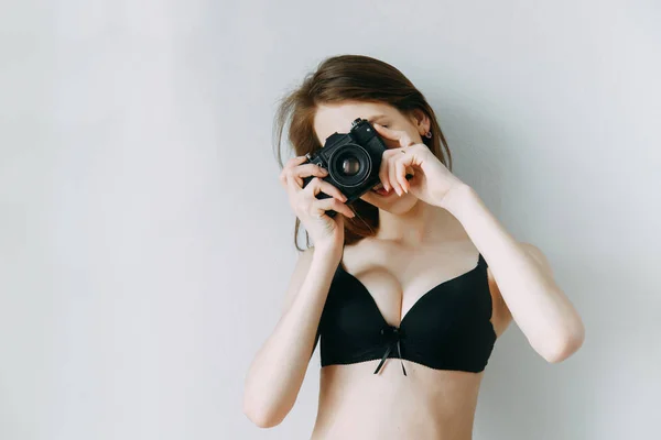 Meisje Lingerie Met Een Camera Zijn Handen Blogger Cover Van — Stockfoto