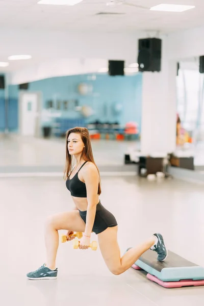 Όμορφο Κορίτσι Στο Γυμναστήριο Σπορ Και Γυμναστικής Υγιεινό Τρόπο Ζωής — Φωτογραφία Αρχείου