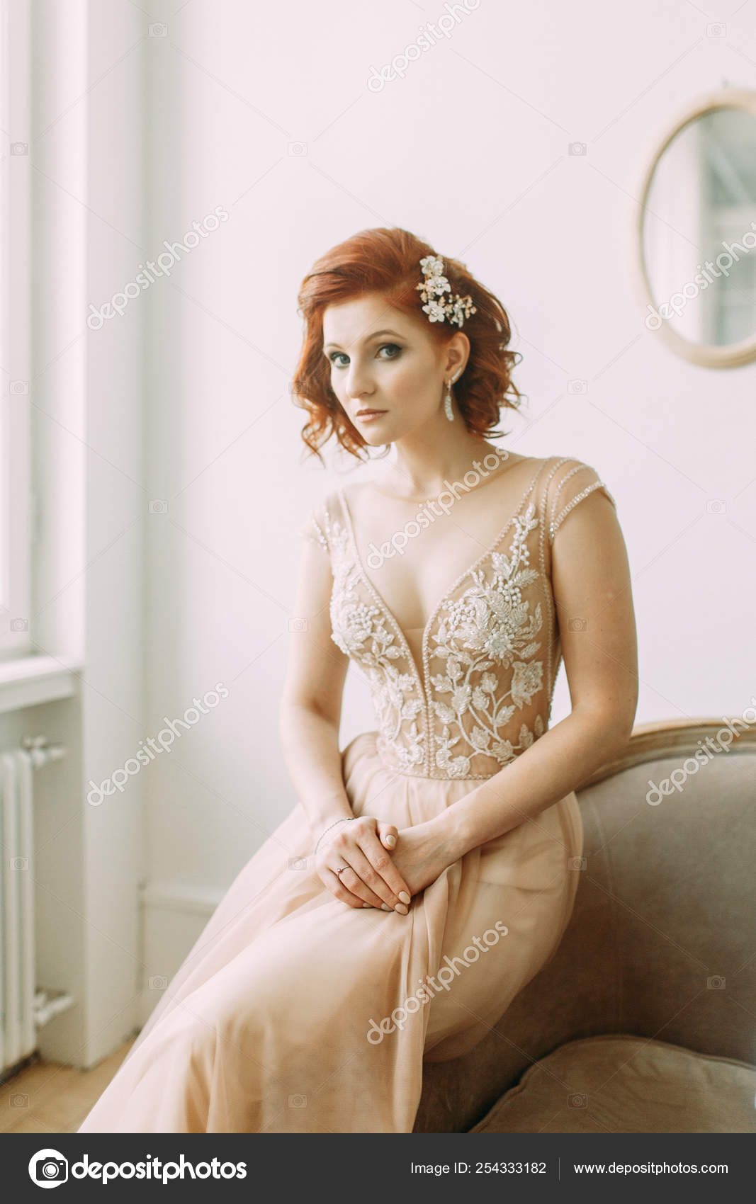 Ide Pose Menarik untuk Foto Pengantin Perempuan, image size:1067x1700