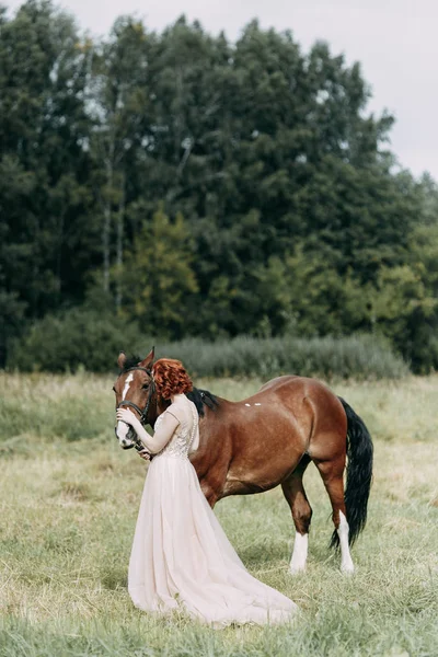 Mariée Sur Cheval Dans Champ Beau Mariage Séance Photo Avec — Photo