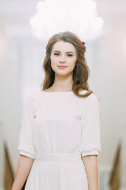 Avrupa tarzı ışık düğün fotoğraf çekimi. Daha önce ofis kayıt töreninde gelin. 