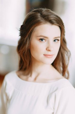 Müzenin ışık düğün fotoğraf çekimi. Güzel Sanatlar stüdyo güzel gelin. 