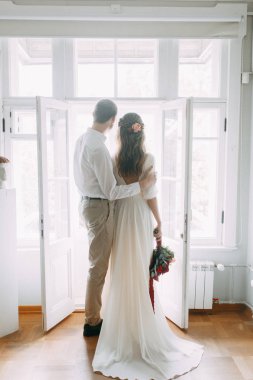 Avrupa tarzı güzel sanatlar çifti. Düğün fotoğraf çekimi ışık Müzesi'nde. 