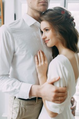 Avrupa tarzı güzel sanatlar çifti. Düğün fotoğraf çekimi ışık Müzesi'nde. 