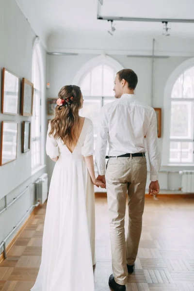 Par Bellas Artes Estilo Europeo Sesión Fotos Boda Museo Luz —  Fotos de Stock