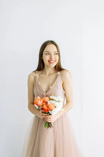 Decoración Boda Minimalismo Ramo Moderno Brillante Sobre Fondo Blanco —  Fotos de Stock