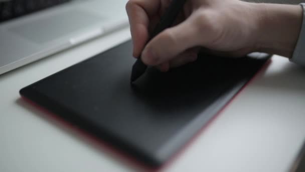 Baseando Tablet Gráfico Artista Uma Visão Próxima Mão Com Botão — Vídeo de Stock