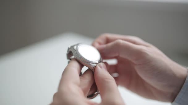 Ajustar Relógio Metal Horas Mãos Macro Tiro Relógio Aço — Vídeo de Stock
