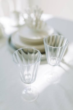 İç dekor minimalizm. Kuru çiçekler ile parlak modern iç. 