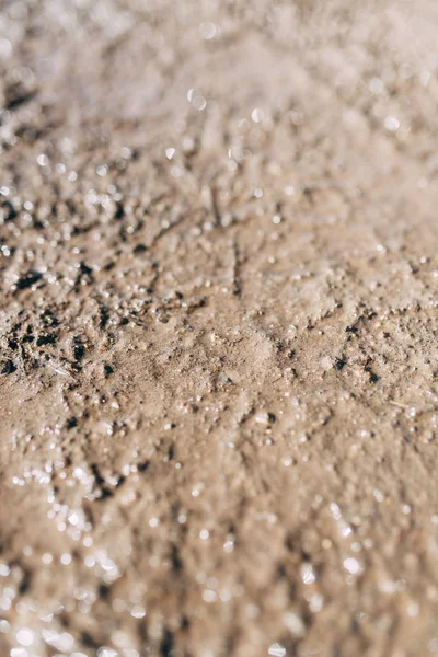  Bulanık arka plan ve bokeh. Bir parlama ile yerde çamur dokusu.
