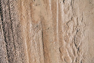  Bulanık arka plan ve bokeh. Bir parlama ile yerde çamur dokusu.