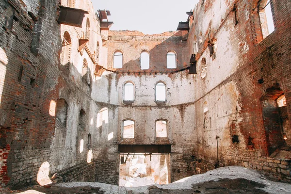 전쟁에서와 역사적인 건물을 버려진 — 스톡 사진