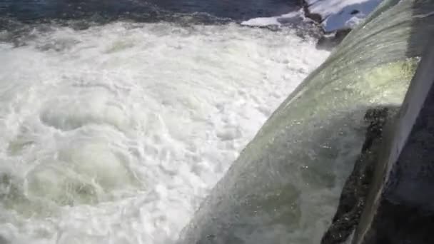 Overlaat Van Pijp Dam Rivier Milieuproblemen Van Watervervuiling — Stockvideo