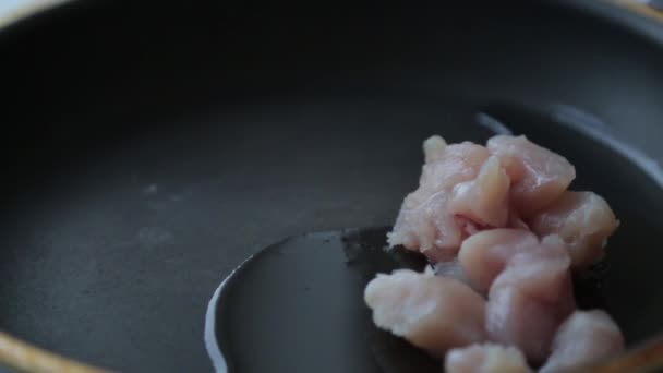 Filet Poulet Dans Une Poêle Avec Beurre Poulet Coupé Cubes — Video