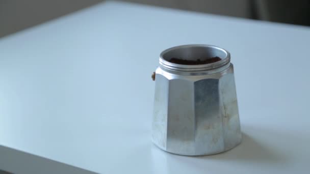Geysir Kaffeemaschine Aus Metall Zubereitung Und Aufbrühen Von Kaffee — Stockvideo