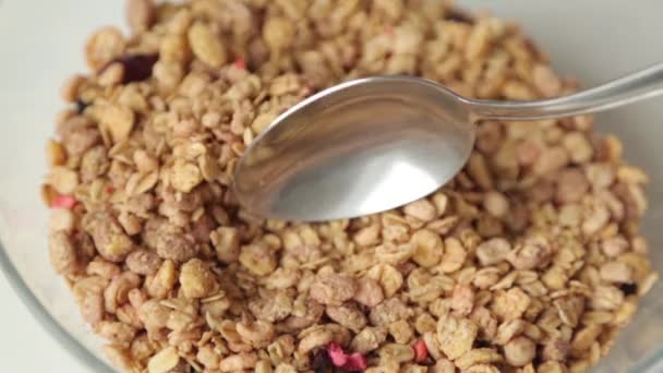 Müsli Zum Frühstück Kochen Einer Schüssel Obst Gesunde Ernährung Brei — Stockvideo