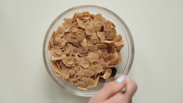 Granola Pour Petit Déjeuner Cuisson Dans Bol Fruits Bouillie Saine — Video