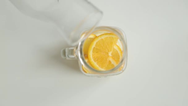 Limon Portakal Ile Kokteyller Adım Adım Hazırlık Karbonatlı Suya Çilek — Stok video