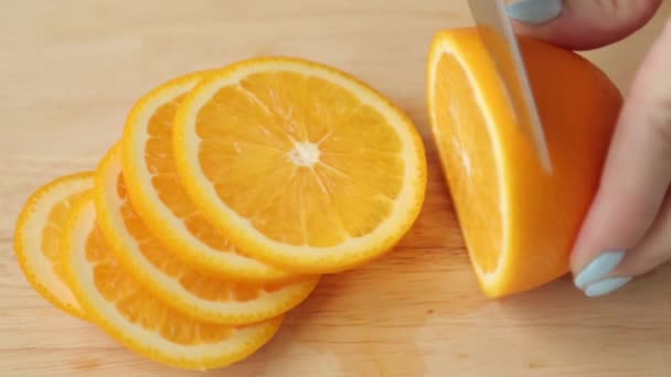 Cortar Limón Naranja Preparación Cócteles Verano Fruta — Vídeo de stock