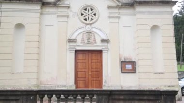 Karadağ'daki Eski Kilise, Bar. Antik binalar ve gözde mekanlar.