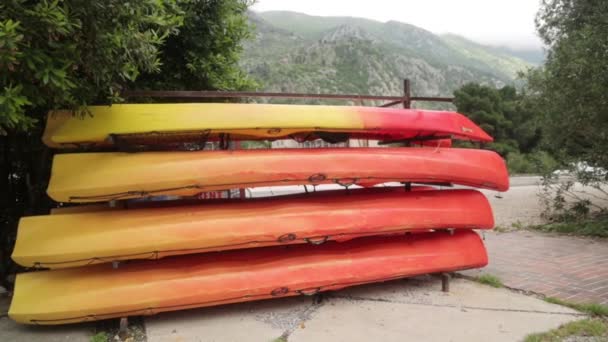 Magazzino Kayak Sulla Baia Barche Vela Montenegro Kotor — Video Stock