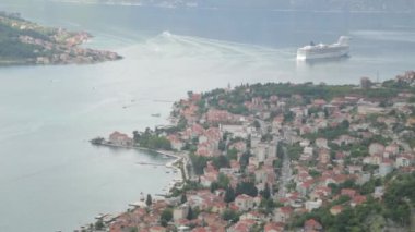 Dağdan Kotor Körfezi Panoraması. Karadağ ve antik kale cazibe.