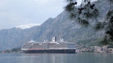 Kotor, Bay ve şehir sokakları Panoraması. Karadağ'ın turistik yerleri ve turistik yerleri.