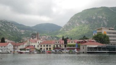 Kotor, Bay ve şehir sokakları Panoraması. Karadağ'ın turistik yerleri ve turistik yerleri.