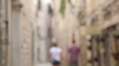 Kotor eski şehrinin atmosferik sokakları. Karadağ'ın turistik yerleri ve turistik yerleri.