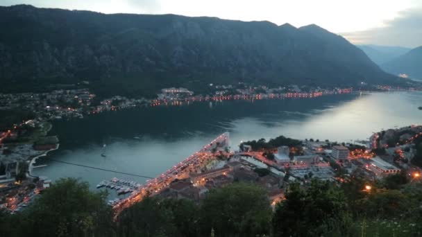 Kotor Körfez Gece Şehir Manzarası Karadağ Turistik Mekanlar Kale — Stok video