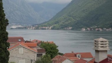 Perast eski şehir pitoresk panoramalar. Karadağ'da atmosferik turistik yerler.