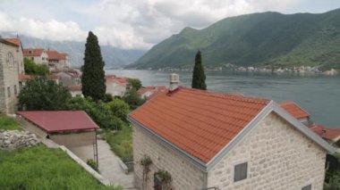 Perast eski şehir pitoresk panoramalar. Karadağ'da atmosferik turistik yerler.