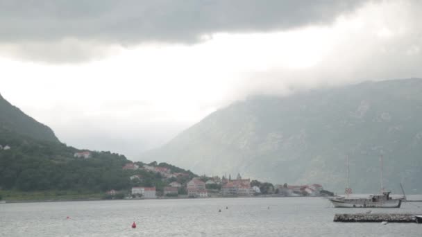 Picturesque Bay Kotor Dalam Cuaca Yang Tenang Tempat Tempat Wisata — Stok Video