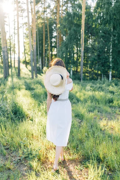 Promenades Estivales Dans Parc Mignonne Romantique Fille Marche Dans Les — Photo