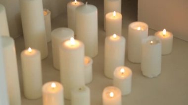 Tatil için dekoratif mumlar. Fotoğraf Stüdyosu yanan mumlar ile dekore.