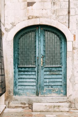  Kotor ve Karadağ mimarisi. Eski şehrin atmosferik sokakları.