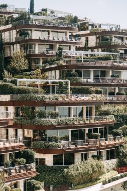 Otel yapımında yeşil teknoloji. Budva, Karadağ'da yeni modern otel. 