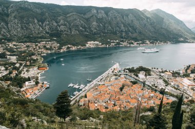  Karadağ'ın gözde mekanları. Kotor Körfezi ve eski şehir Panoraması.